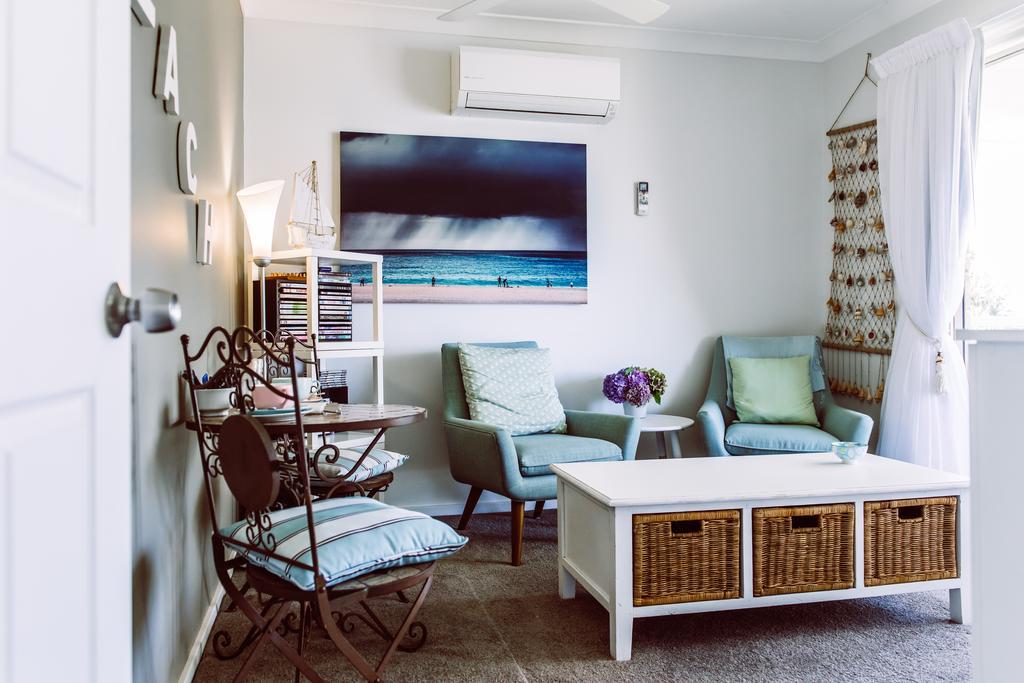 Anne'S Waterfront Haven B&B Corlette Room photo